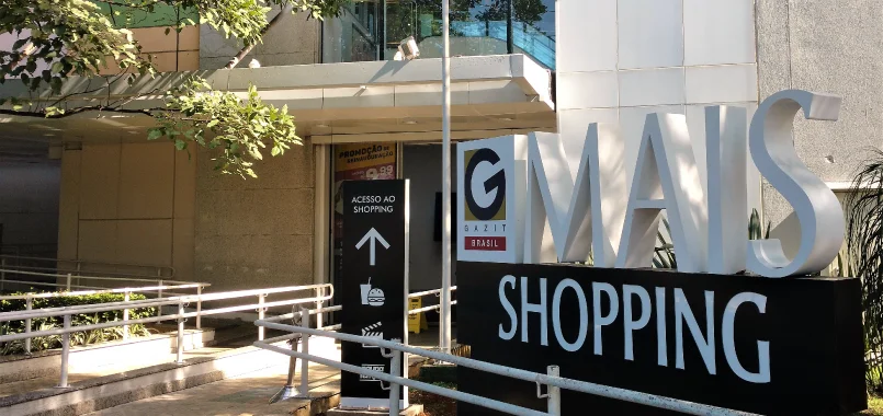 Entrada do Shopping Mais em Santo Amaro, zona sul de São Paulo